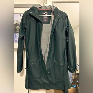 HELLY HANSEN RAINCOAT. WOMEN’S SIZE 8. WATERPROOF.